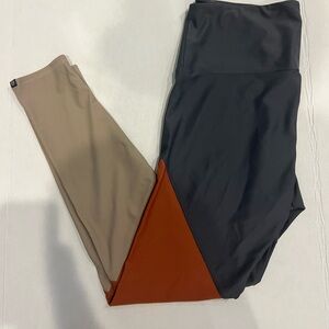Onzie Highrise Colorblock Gray and Tan Leggings